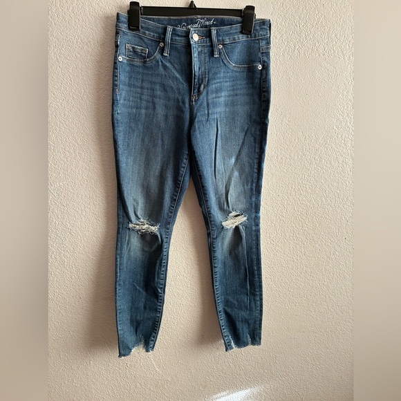 Universal Thread Women's Blue Distressed Jeans 6 - Picture 2 of 15